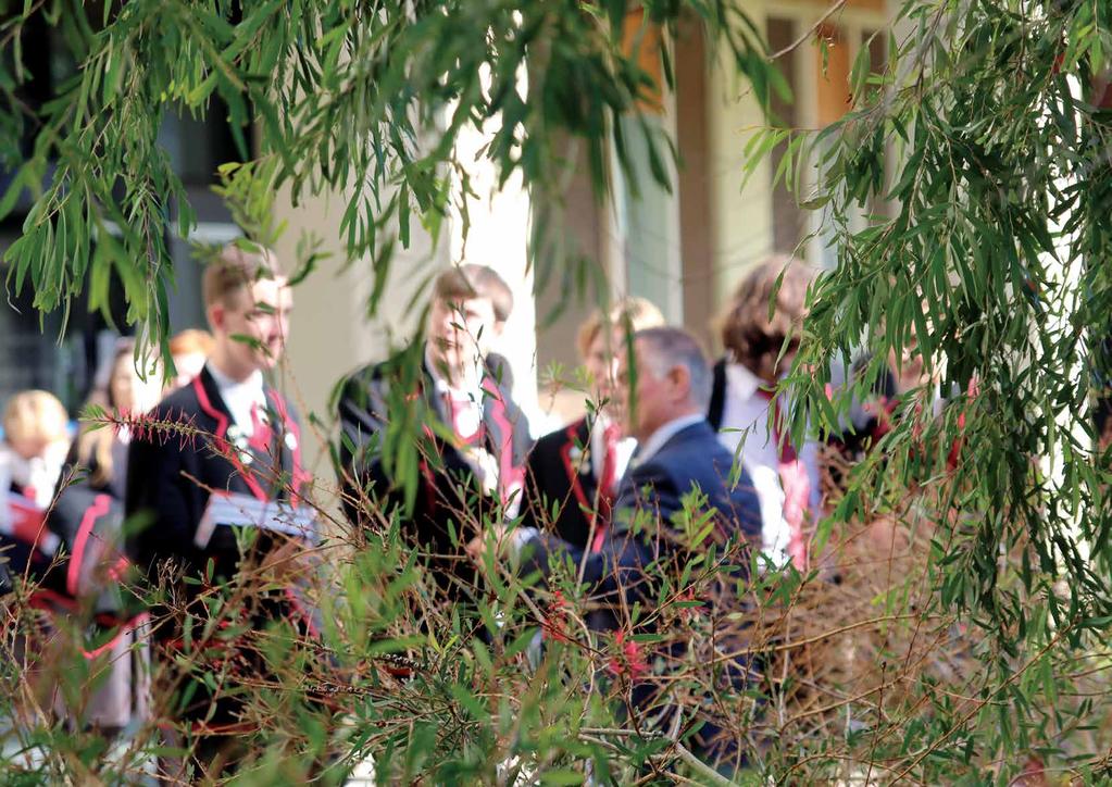 TERTIARY PATHWAYS Balcombe Grammar School provides students with the opportunity to follow a number of pathways which suit their varied interests.