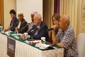Jakarta Building Bridges, Breaking Barriers: Understanding the Contemporary Context of Pluralism and Diversity in the U.S. and Indonesia August 10, 2016 Prof.