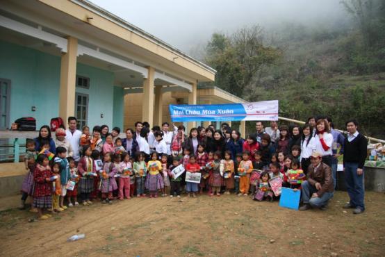 in Mai Chau Province, 130 volunteers, including individuals and organization,