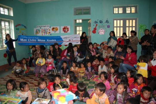 Charity trip to Hagiang Province: 24 volunteers, CFVG alumni and students, went to Quan