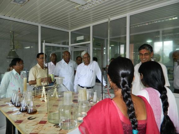 Dr S L Mehta, Dr Nanawati with Hon Vice chancellor at CIC, Dept of SSAC Laboratories Well equipped