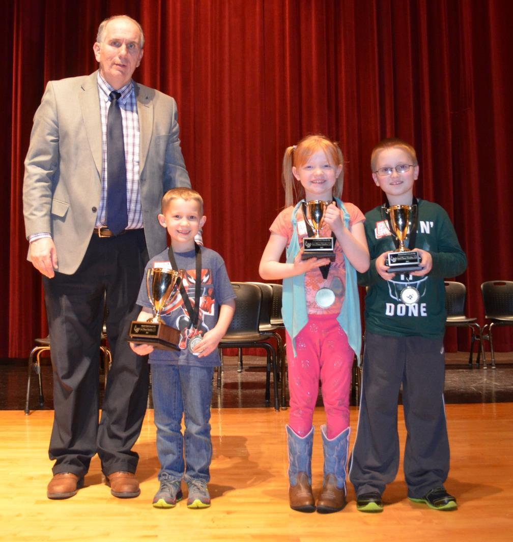 Harlan County Schools Superintendent Mike Howard presented trophies to winners of the primary division.