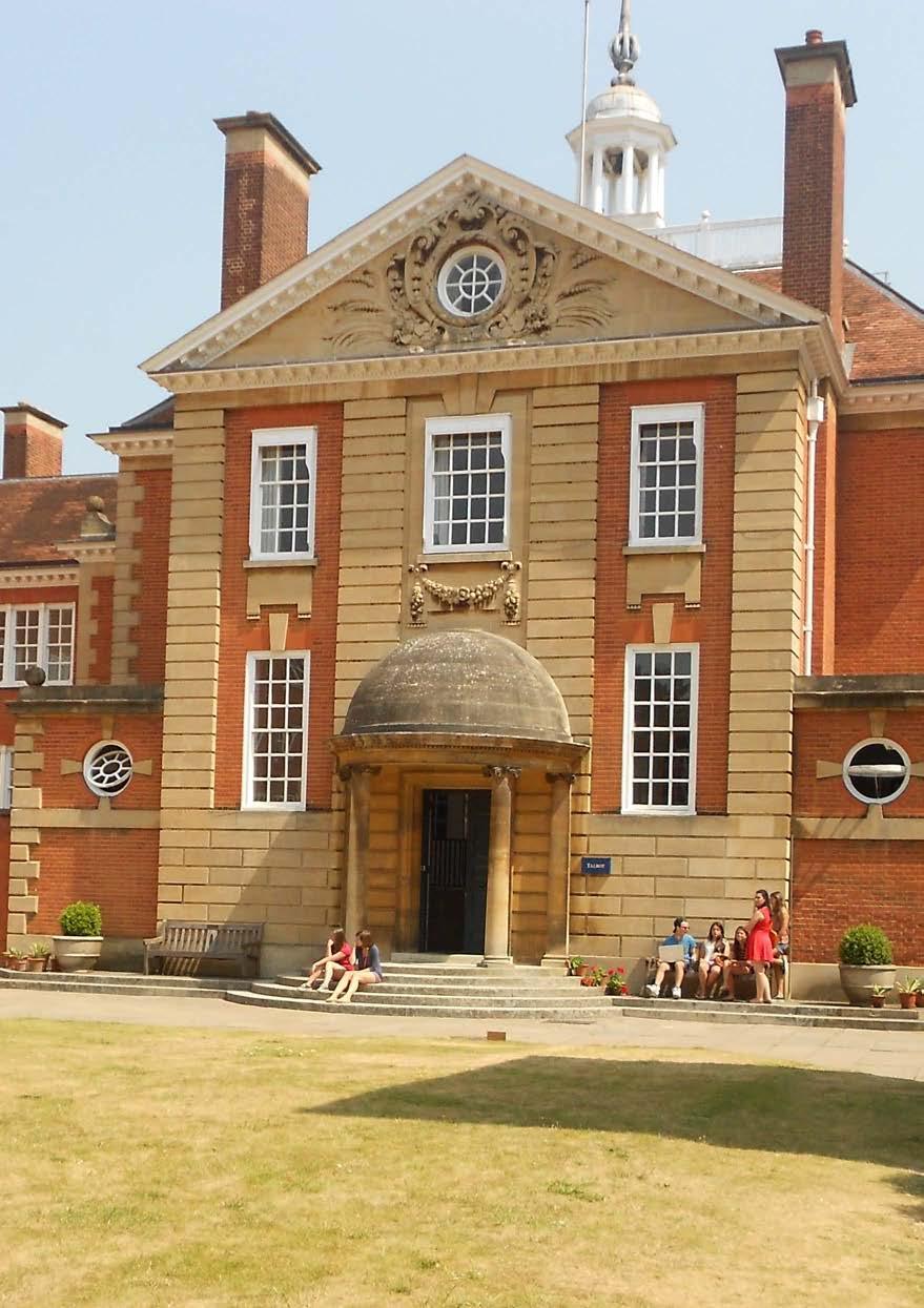 OUR CENTRE 5 In the summer you will have the opportunity to study at Oxford University's Lady Margaret Hall (LMH).