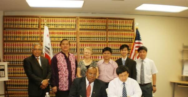 Ký kết Biên bản Ghi nhớ hợp tác (MOU) giữa Chủ tịch AHUSC GS TS. Tony B.E. Ogiamien và Phó Giám Đốc Đại học Thái Nguyên PGS TS.