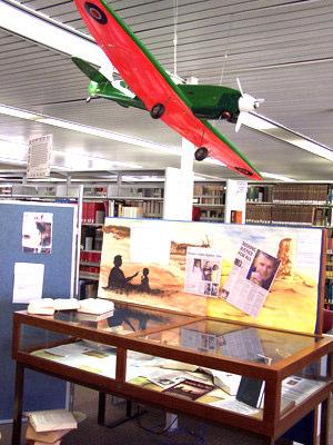 Murdoch University Library L I B R A RY NE W S September 2005 SIR RONALD WILSON ILSON : 1922 2005 2005 A display celebrating the life of former Chancellor of Murdoch University, Sir Ronald Wilson,