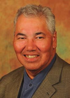 MEET THE COMMISSIONERS The Honourable Justice Murray Sinclair Chair The Honourable Justice Murray Sinclair was born and raised in the Selkirk area north of Winnipeg.