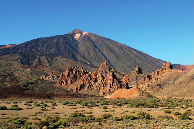 Canary Islands The ULL is located in Tenerife, one of the seven islands that integrate the Canarian archipelago, which can be found northeast of the African continent, in the Atlantic Ocean.