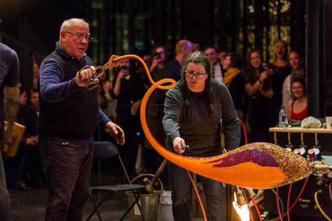 CMoG brings glass to life through live, narrated glassworking demonstrations.