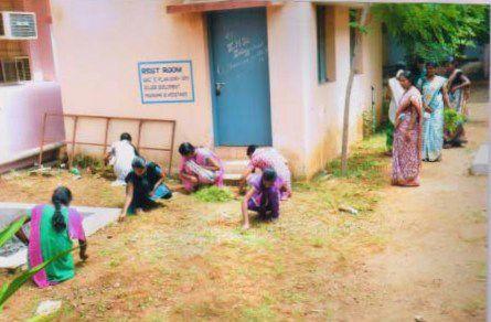 Around 100 Volunteers participated in the cleaning. 4. Govt. Arts College for Women, Pudukkottai The NSS units of Govt.