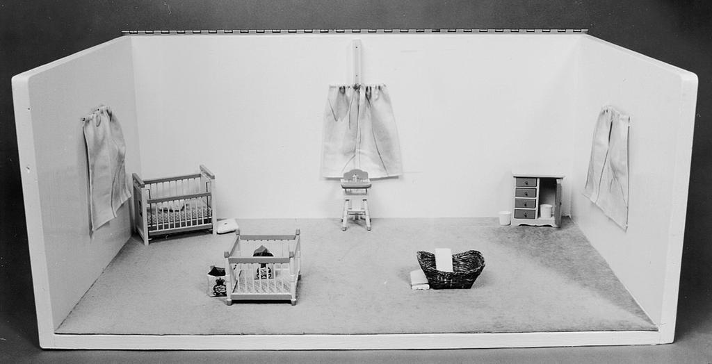 Plumert and Hawkins 31 Figure 3 Dollhouse used as experimental space in Experiments 3 and 4. Design and Procedure Children again were tested individually in the laboratory.