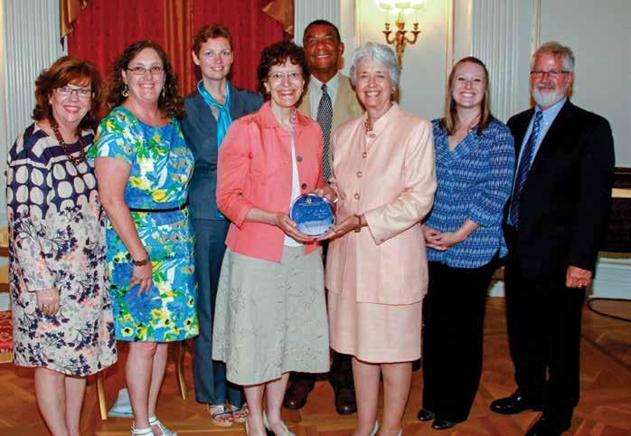 College Coaches Kentucky College Coaches Program Wins National Service Group Award From left: Secretary Audrey Tayse Haynes, Susan Hopkins, Jenny Ceesay, Gayle Hilleke, Dr.