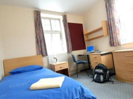 HOW MUCH? ACCOMMODATION Q A What s the average weekly cost of student accommodation? 112.85 per week*?