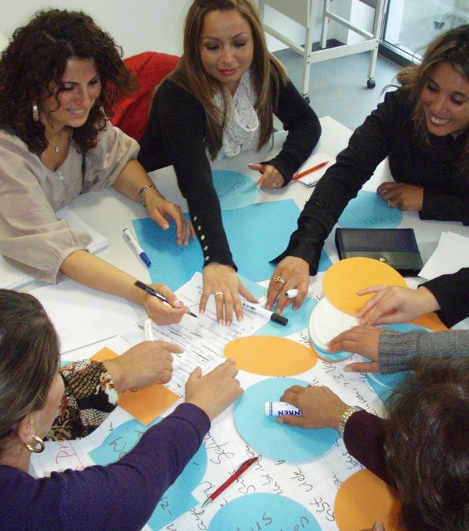In the project Migrants teach migrants of the Mannheim Adult Education Centre (Germany) migrant women were trained to become mentors and to support trainers in German language courses.