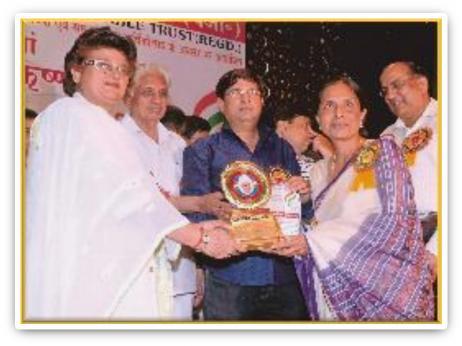 Ms. Mangal Mehta, Assistant Professor received Dr. Rajendra Prasad Award for Best Teacher. Ms. Mangal Mehta, A.P. KIIT being honour by Mayor Ms. Arti Mehra, MCD, Delhi Sh.