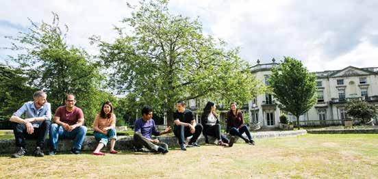 July 31 Guaranteed accommodation for all international students who apply before July 31st Meet and greet Friendly Roehampton representatives personally meet you at the airport 22 roehampton.ac.uk/pathway 100,000 London is home to over 100,000 students from 200 countries 1 300 + languages spoken in London 1 Hello Bonjour 1.