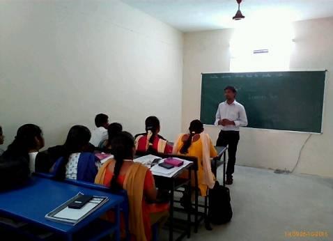 udents on 20 th August 2015. Er.R. Anbarasu, Interacting with Third Year St