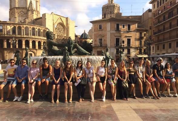 Personalised linguistic stays for groups Basic package (1 week stay) Discover Valencia package (1 week stay) Spanish Course - 20 hours per week.
