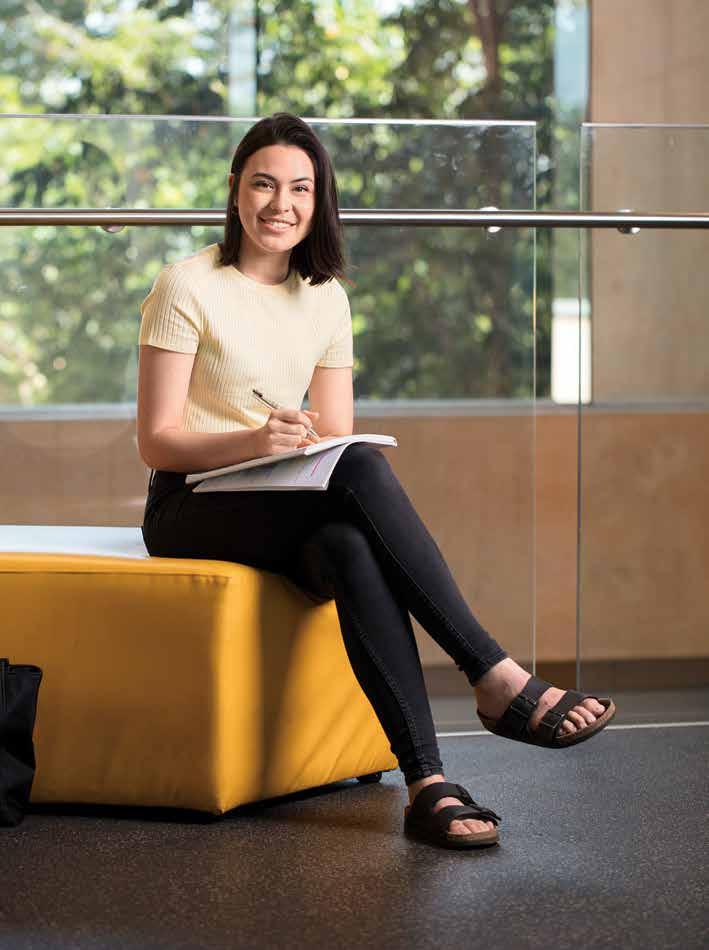 KATIE MOY Bachelor of Arts / Bachelor of Laws (Honours) The Bachelor of Laws (Honours) program at UQ is not only taught by exceptional lecturers and tutors, but has a very inclusive environment.