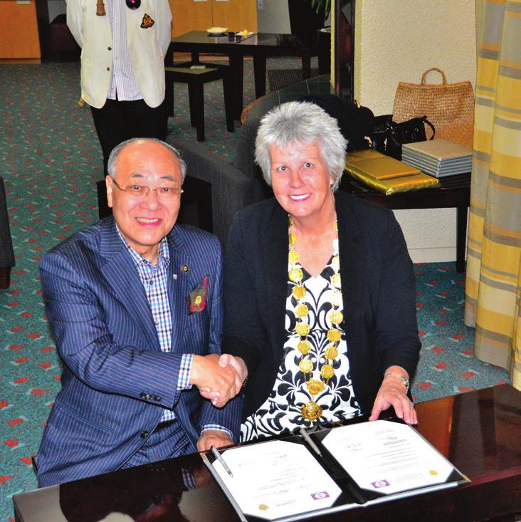 While we were there Jayne Gasper from St Matthews Collegiate in Masterton signed a Sister School agreement with No 30 Middles School of the Chaoyang District of Changchun City.