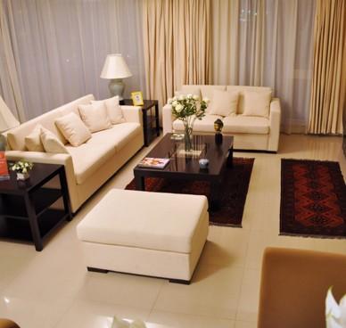 .) Rents range from 2,500 to 3,500 RMB (approximately 360/450 EUR) per month, charges