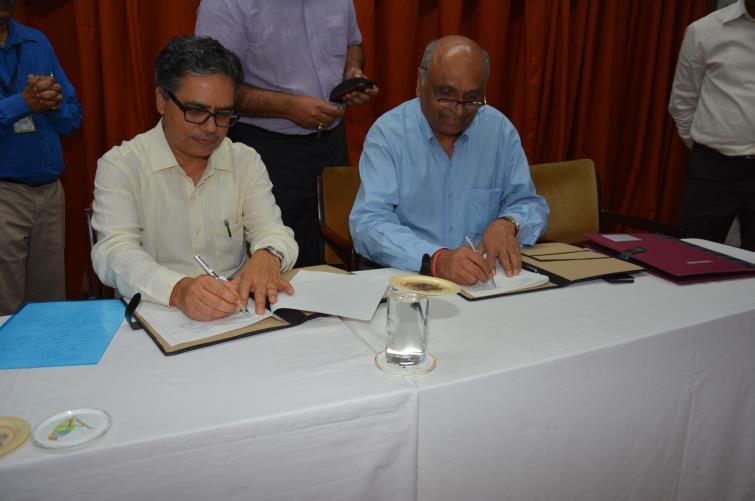 MoU Signing Shri Atul Pande, President, Vidarbha
