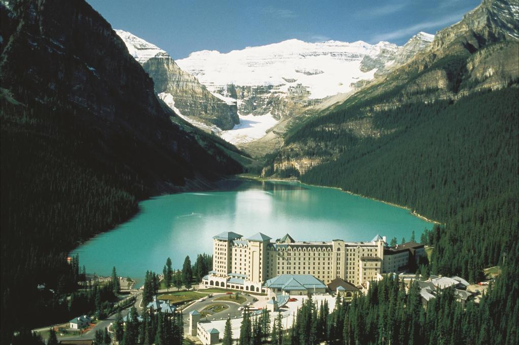 Lake Louise (From https://www.booking.