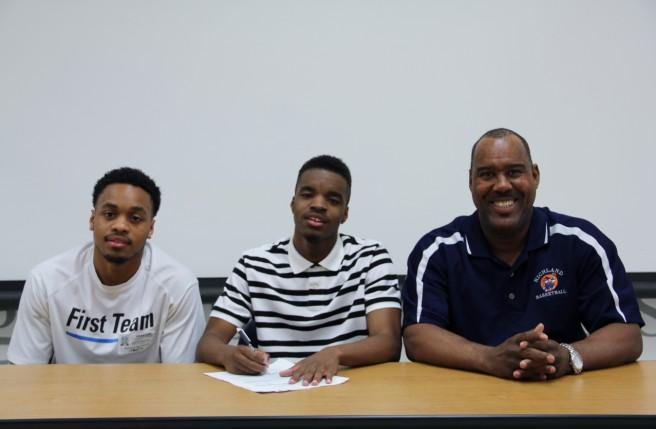 P a ge 8 Richland High School Senior Malik Mayfield signed a letter of intent to play basketball with Richland