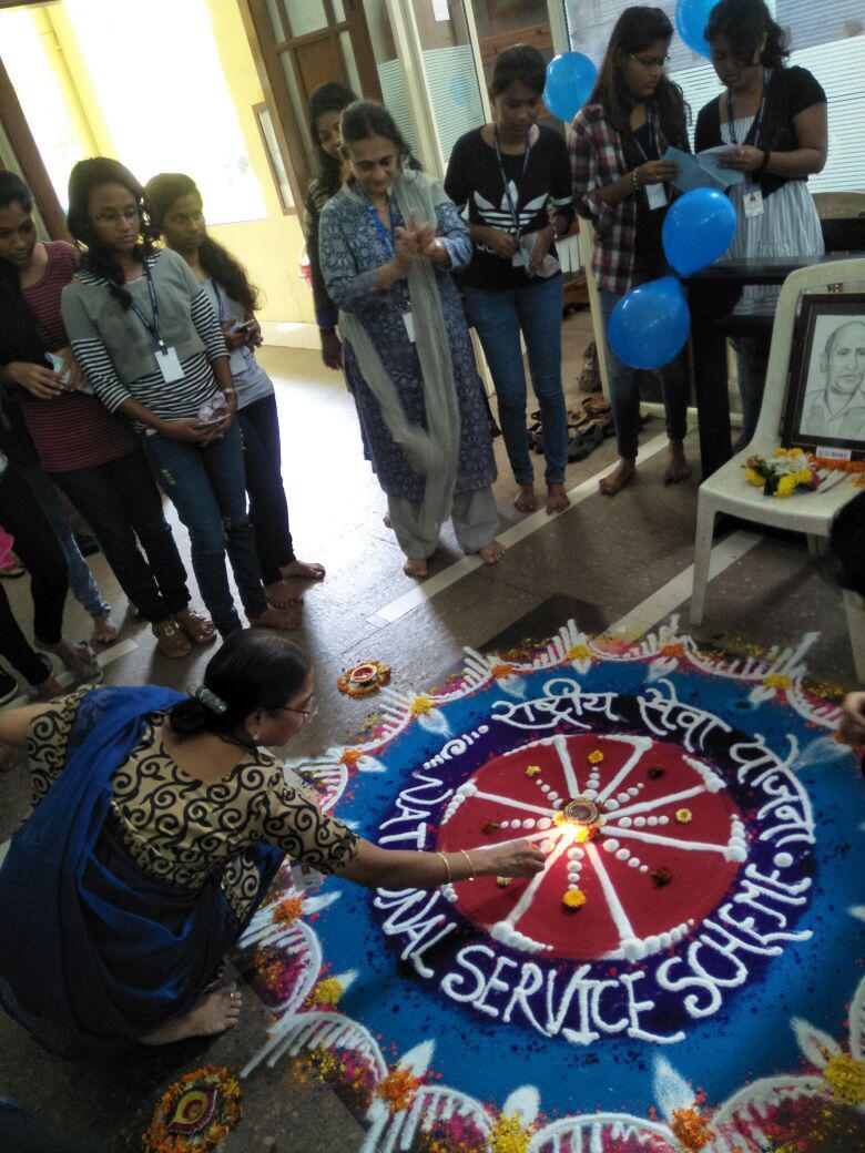 Rangoli made on the occasion of N.S.S Day. 43) STATE LEVEL PRIZE DISTRIBUTION: Date: 24 th September, 2017 No. Of volunteers: 40 Male: 19 Female: 21 It was a university level activity.
