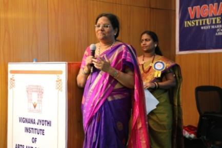 Usha Kiran concluded by giving valuable suggestions and guidelines on how to present papers. Ms. Lydia Joseph, faculty of Commerce, presented vote of thanks. Prof. V.
