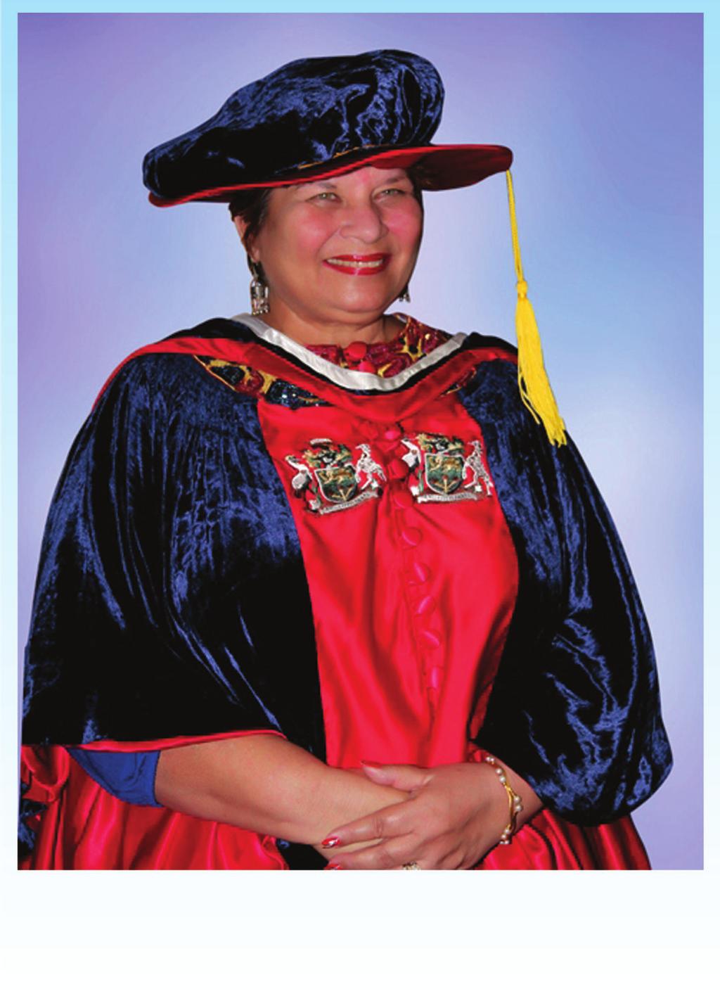 Chancellor of the University of Nairobi Dr. (Mrs) Vijoo Ra ansi Transforma ve D.Li.