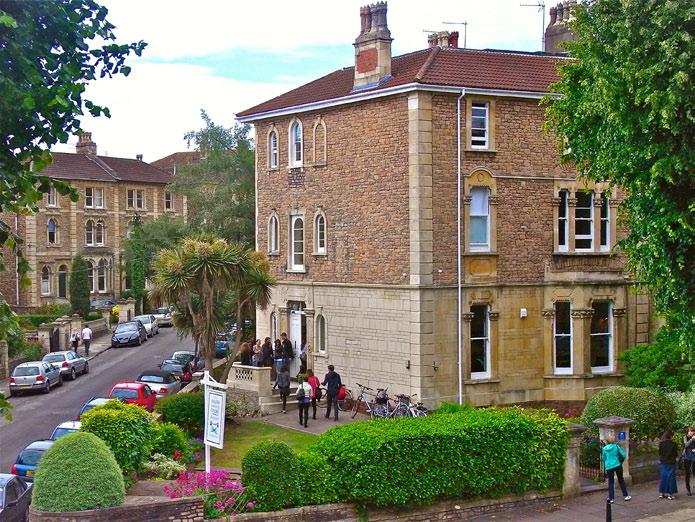The School Established in 1969, The English Language Centre Bristol is a family-run school and a Centre of Excellence.