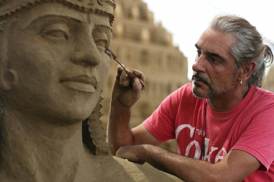 Benjamin Probanza Acapulco, Mexico Benjamin began sand sculpting in 1988 and since then has won many championships and awards.