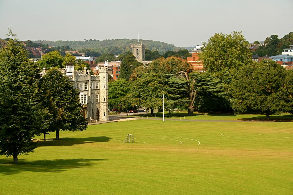 THE BENEFITS OF LIVING AT WYCOMBE ABBEY Wycombe Abbey is set in 170 acres of parkland.