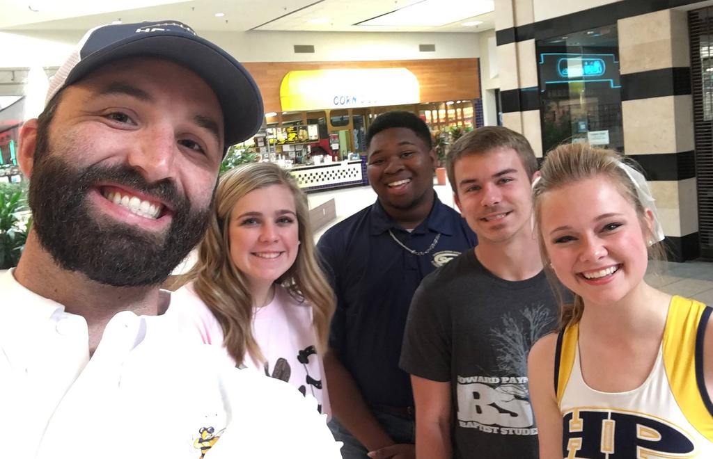 Features P AGE 6 MARCH 2, 2017 Student Activities Director has HPU pedigree Lazhay Winn Staff Writer Josh Snow, new director of student activities, poses for a selfie with some HPU students.