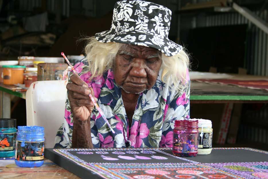 ABOUT THE ARTIST Loongkoonan was born around 1910 at Mount Anderson Station near the Fitzroy River.