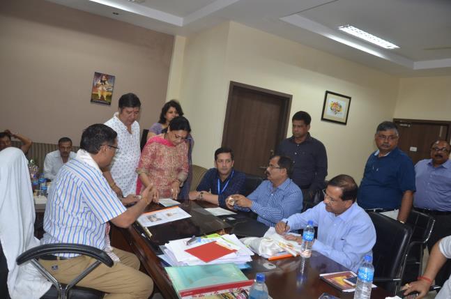 MOU BETWEEN OIL AND DEPARTMENT OF TOURISM, GOVT OF ASSAM TO CLEAN KAMAKHYA TEMPLE AS A SWACHH ICONIC PLACE UNDER SWACHH BHARAT MISSION An MOU was signed between Oil India Limited and Department of
