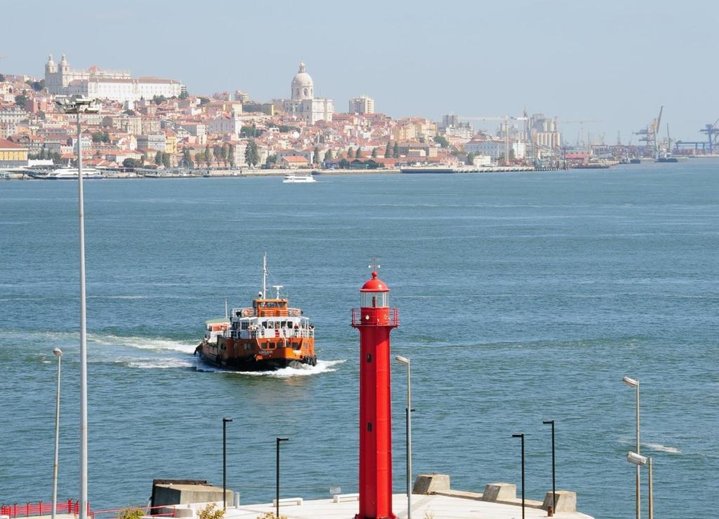 BOAT CACILHAS - LISBON Time tables crossing the River Tejo : http://www.