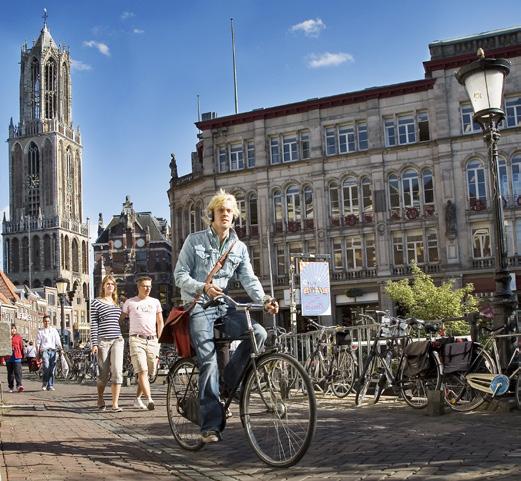 THE DUTCH EDUCATION SYSTEM & THE ACCREDITATION OF HU PROGRAMMES There are two types of higher education institutions in the Netherlands: research universities (universiteiten) and universities of