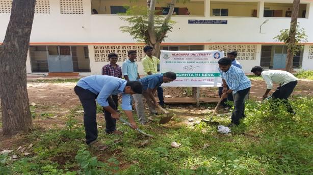 Narayanamoorthy, Professor and Head, Department of Economics alongwith the NSS volunteers the cleaning work has