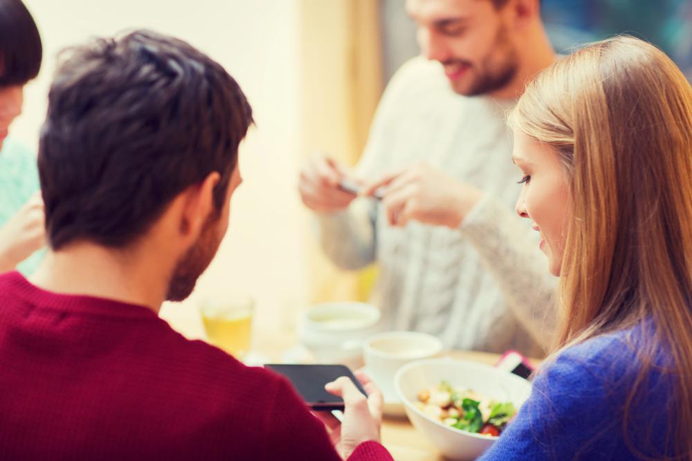 Daily contact with the local people, learning about eating and living habits and using your language skills right away are some of the key benefits of choosing a homestay in Manchester.