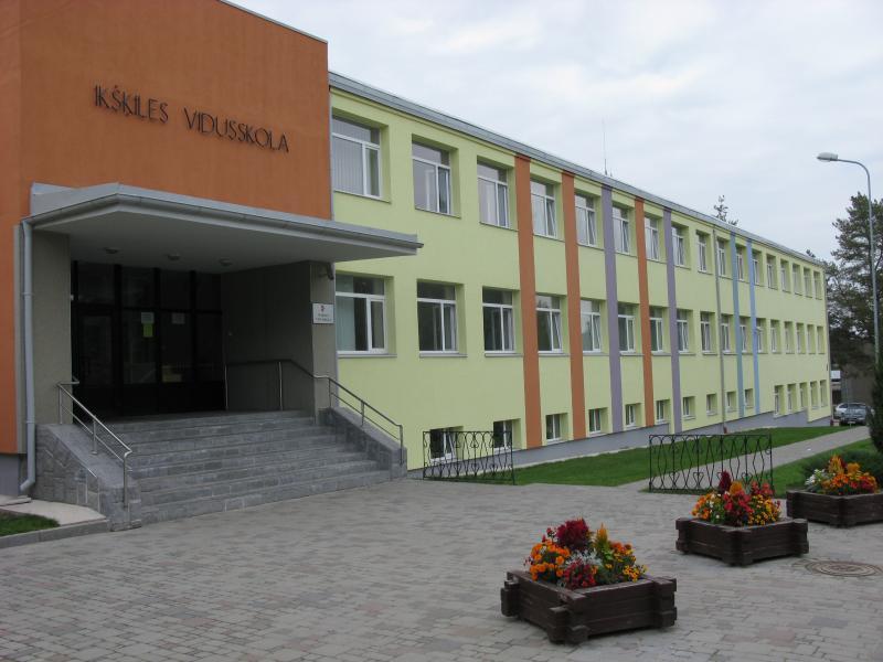 The School 2/2 Our school has changed and it s name has been