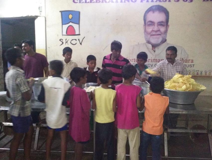 Pulla Rao garu, Engineering College Professor from Kanchincharla, Krishna visited and provided dinner to our children