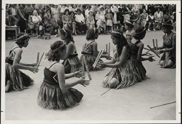 Poi A young girl performing the poi with her group, Manutuke from Gisborne. Taken at Hopuhopu (near Ngaruawahia) 2003.