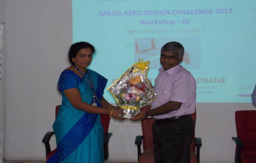 and their roles on societal applications. He also talked about the evolution of SAE and SAEINDIA and highlighted the impact and outcome of SAEINDIA aero design challenge.