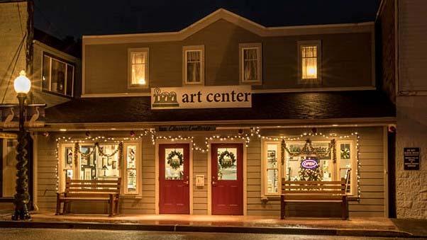2016 4th QUARTERLY REPORT: Western Lane Regional Liaison Late September December, 2016 Florence Regional Arts Alliance headquarters in Old Town Florence is done up like a Christmas card, as FRAA