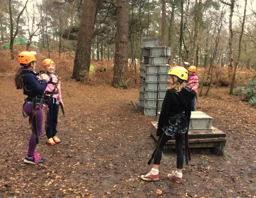 A Week in the Warren for Year 6 Year 6 have had a brilliant week at Hindleap Warren. I went down to visit the class on Wednesday with Mrs Simister and joined in with a few activities.