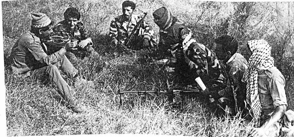 16 DEPTH STUDY F: ISRAELIS AND PALESTINIANS, 1945-c.1994 20 Study the photograph, and then answer the questions which follow. Fedayeen members before an operation against enemy units.