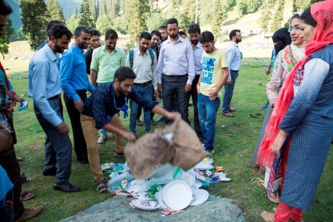 Session II: Cleanliness Drive at Sonmarg, Kashmir All the student teachers and the faculty accompanying