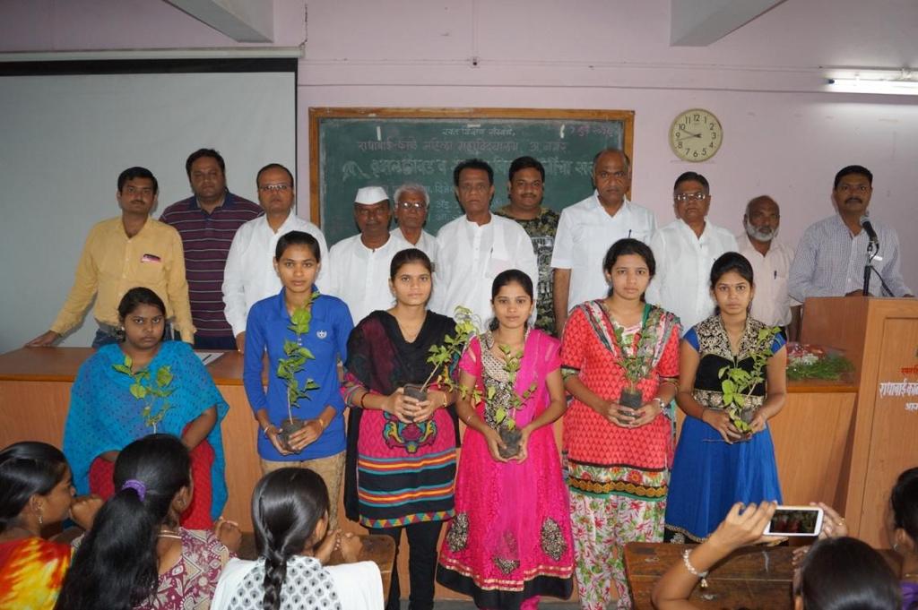 NATIONAL SERVICE SCHEME Report of One Student: One Tree National Service Scheme organized One Student: One Tree activity in campus of Radhabai Mahila Mahavidyalaya, Ahmednagar to raise awareness
