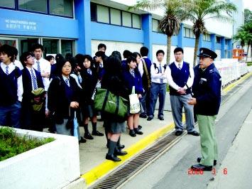 /01' 4Y Wan Lok Yan In one afternoon in March 2006, a group of F.4 students visited Hong Kong Police College in Wong Chuk Hang.